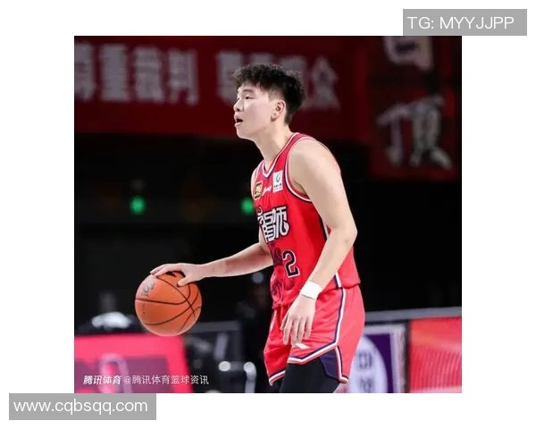 个子很高的篮球明星男如何在赛场上展现风采与实力的完美结合